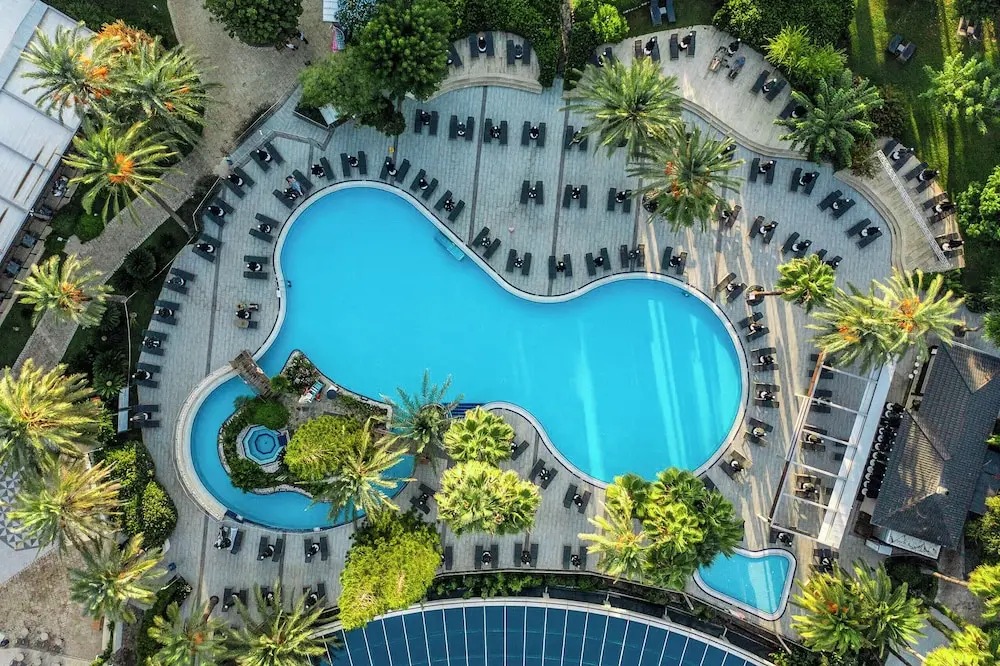 هتل تی یو آی بلو گرند آزور